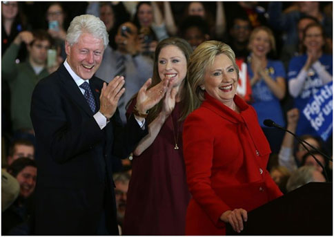 Hilary Clinton com seu espesso Bill Clinton e sua filha Chelsea Clinton 