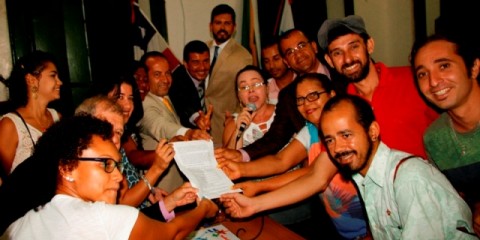 Artistas entregam ao Legislativo, relatório sobre o Teatro Municipal, elencando as necessidades para sua reabertura