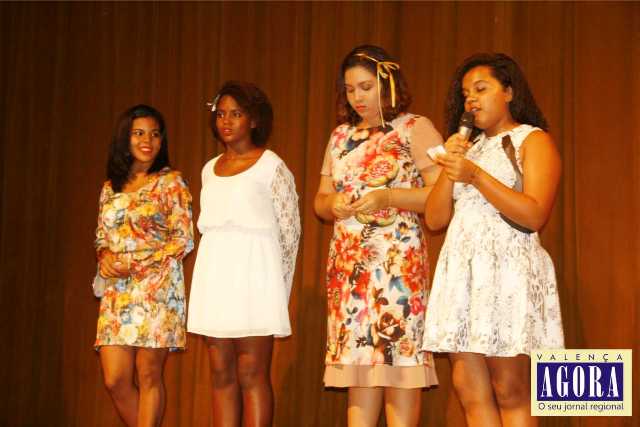 Estudantes do Colégio Advento declama poema de Castro Alves