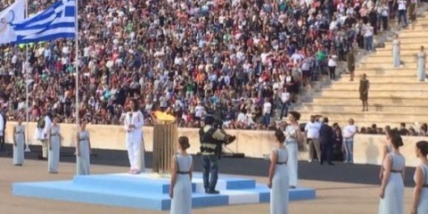 Cerimônia de passagem da tocha olímpica para o Brasil        Divulgação COB
