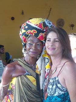 A professora de dança Afro Celia Praesent e Cátia Andrade
