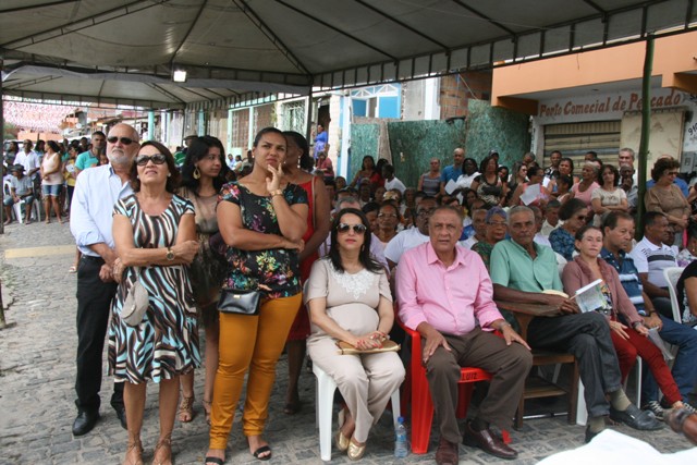 Autoridades participam de missa em homenagem a São Pedro