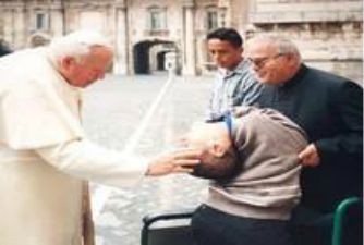 Claudio Oliveira em 2000, quando encontrou Papa João João Paulo II, no Vaticano