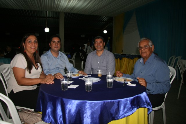 Dra. Mairi Coutinho, Anderson Freitas e família