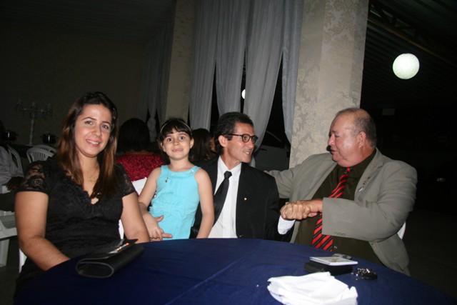 Vidalto Oiticica e família ao lado do Dr. Carlos Maia