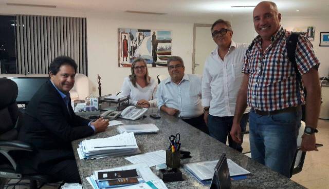 Secretaria municipal de Cairu entrega projeto ao secretário estadual, José Alves
