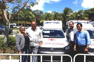 Prefeito Ricardo Moura recebeu a ambulância na Governadoria do Estado.