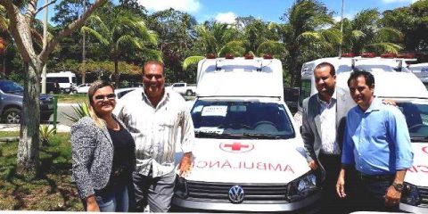 Prefeito Ricardo Moura recebeu a ambulância na Governadoria do Estado.