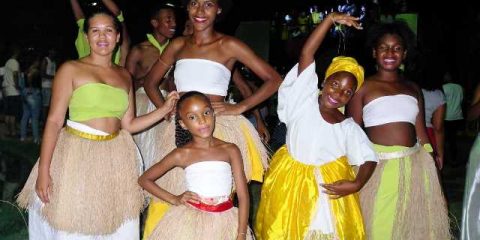 Dançarinas do Grupo Afro Filhos da Terra