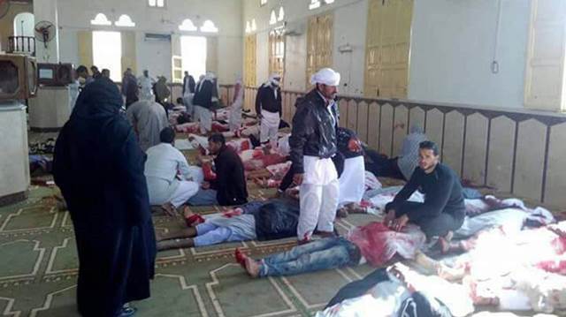 Mortos na mesquita Arish após o atentado - EFE