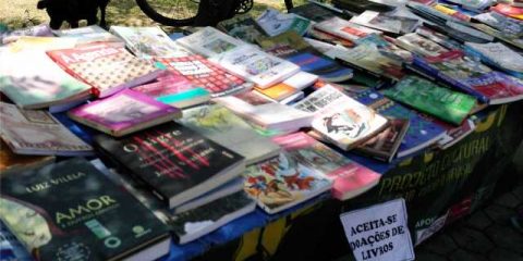 Projeto troca, aceita doações e vende livros a preços módicos