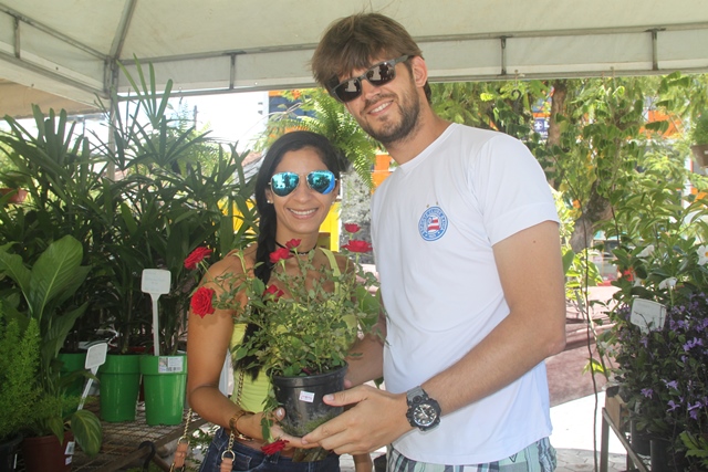 O casal Raquel e Gerlado passaram a cultivar plantas quando mudaram para Valença, há dois anos atrás