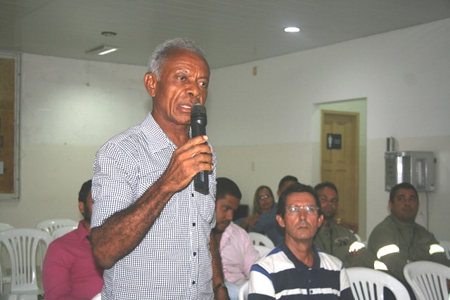 Adiltlon, representante da Maçonaria, relatou os problemas de energia no distrito do Guaibim