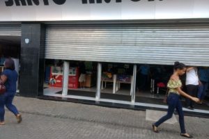 Em Valença, as lojas do comércio começaram a baixar as portas, poucos minutos após a queda de energia