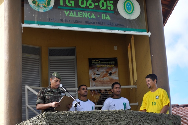 O chefe de instrução do TG 06-005, Sub Ten Ivonei Araújo dos Santos leu a Ordem do Dia - mensagem do General do Exército Brasileiro