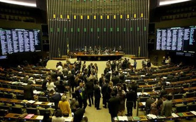 Câmara realiza sessão para apreciação e votação da MP 820/18 que disciplina ações de assistência emergencial para acolhimento de estrangeiros que se refugiam no Brasil em razão de crises humanitárias em seus países de origem.