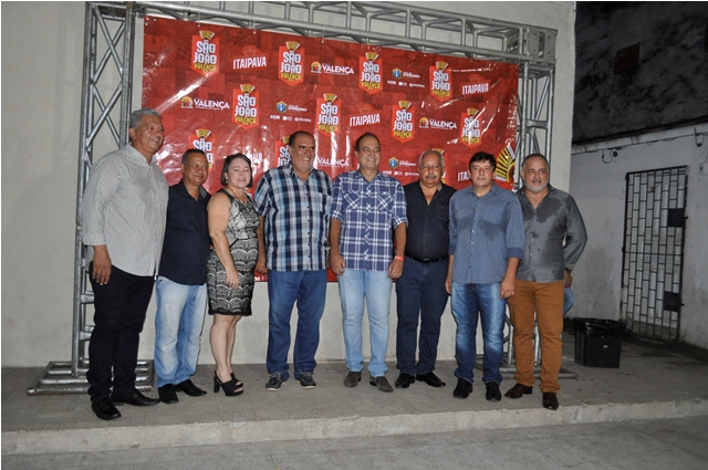 Representantes da Prefeitura, da Casa do Empresário e da taipava celebram parceria para o São João de Valença