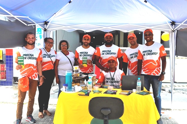 ASCOOB montou stand com produtos e serviços no calçadão de Valença