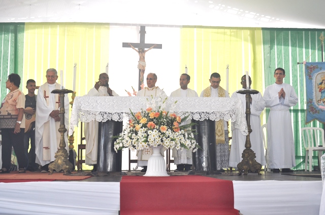 Pároco Almir Urbano abriu a Missa dos Devotos