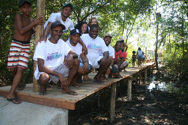 Carlinhos Fiin ajudou comunidade a construir passarela