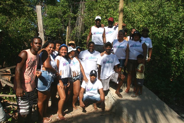 Comunidade do Guaibim se reúne para inaugurar passarela contruída por voluntários locais