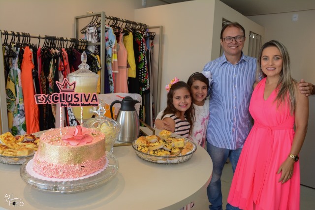 Família Mendonça comemora inauguração da Exclusiva, loja de moda feminida