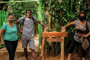 Visita da Secretária de Cultura do Município de Cairu-BA, da Diretora Executiva do IDES e do representante da UFES à base do projeto Mão na Terra (Mangaba; Morro de São Paulo/Cairu-BA; setembro de 2020) 