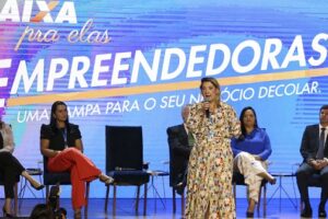 A presidente da Caixa Ecônomica Federal, Daniella Marques, participa do lançamento do programa Caixa Pra Elas Empreendedora