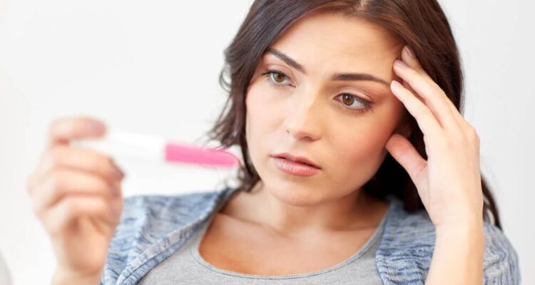 Desequilíbrio hormonal pode provocar depressão, ansiedade e até infertilidade nas mulheres