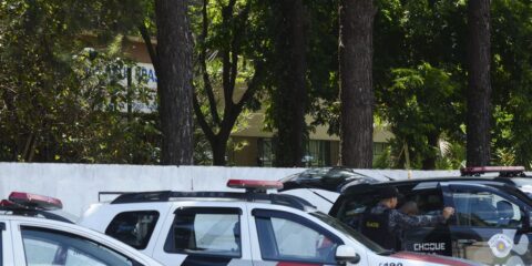 Tiroteio na Escola Estadual Professor Raul Brasil, em Suzano, a 57 quilômetros de São Paulo, deixou mortos e feridos. Segundo a Polícia Militar, dois jovens armados e encapuzados invadiram o colégio e disparam contra os alunos.
