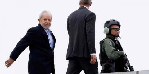 Lula vai ao velorio do neto