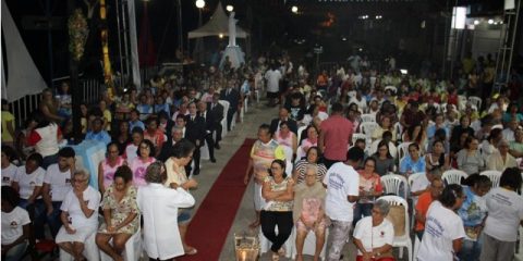 Família maçônica se integra a comunidade católica em noite de homenagens