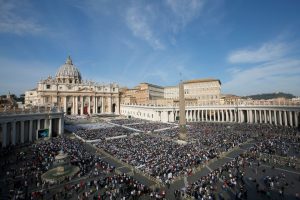 Papa Francisco lidera missa pela canonização de cinco pessoas no Vaticano