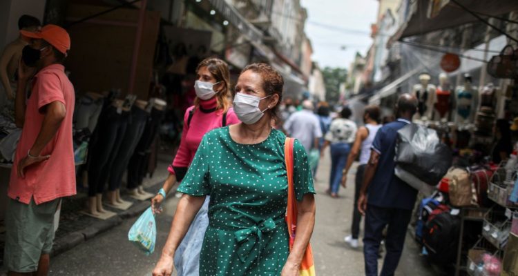People walk around the Saara street market, amid the outbreak of the coronavirus disease (COVID-19), in Rio de Janeiro, Brazil November 19, 2020. Picture taken November 19, 2020. REUTERS/Pilar Olivares
