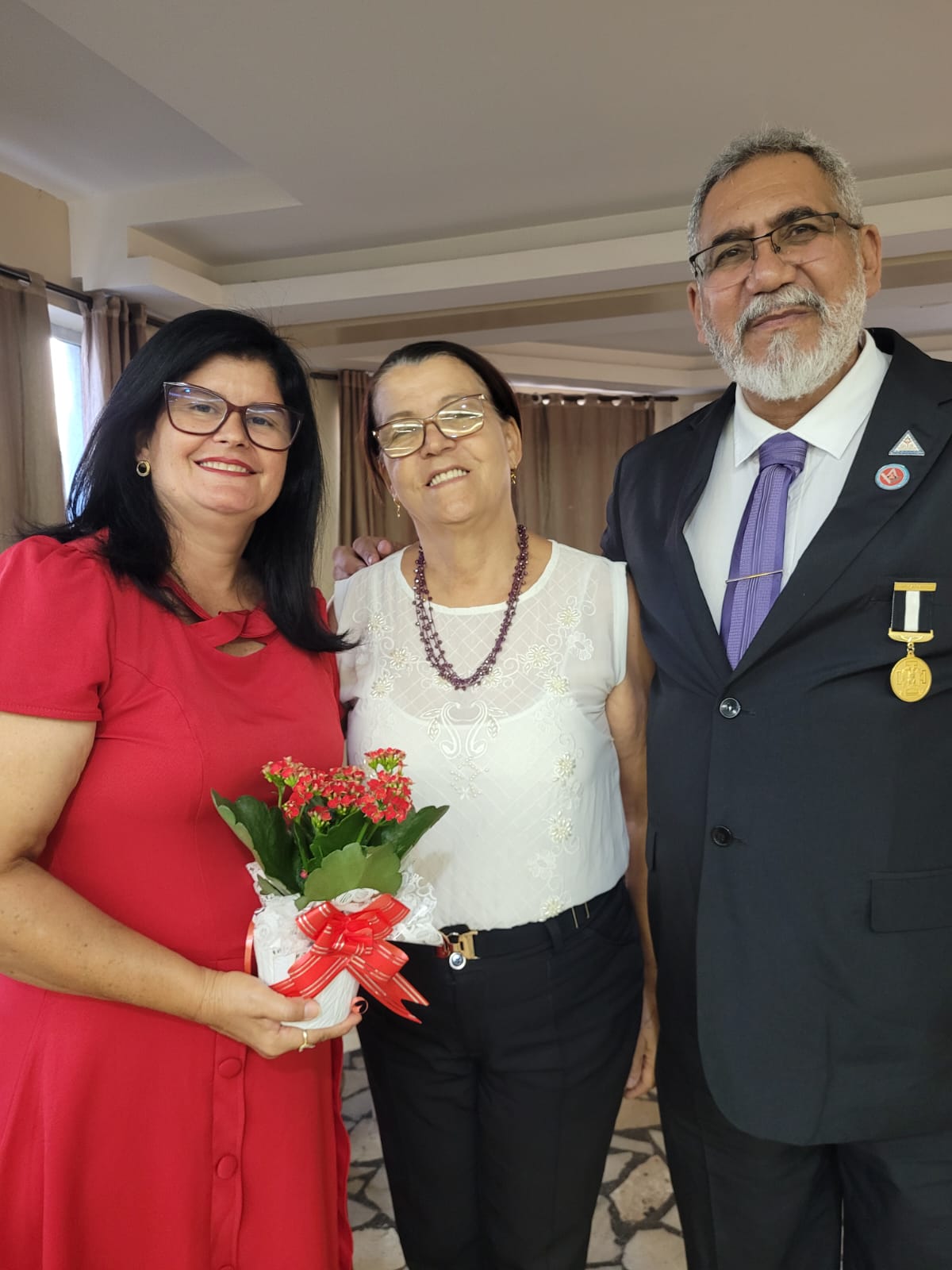 Grande Guardiã do Grande Conselho da Bahia Aline Santiago; Guardiã do Bethel 12, Oscarina Edignton e Roberval Vieira, Guardião Associado | Foto: Jornal Valença Agora