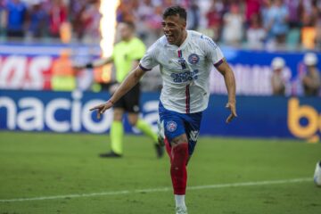 158732,comemora-torcedor-bahia-vence-o-atletico-go-e-se-classifica-para-a-libertadores-3