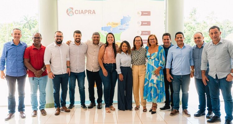 prefeitos-do-baixo-sul-elegem-nova-diretoria-do-ciapra-para-o-bienio-20252026-_2_.jpeg